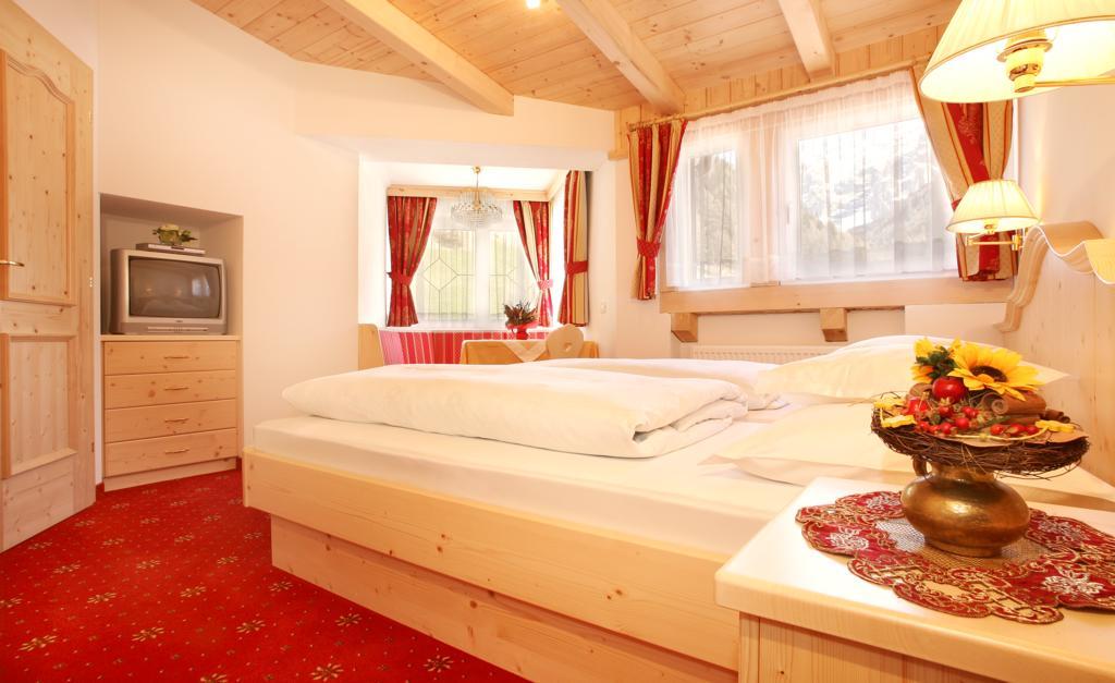 Garni B&B Schenk Selva di Val Gardena Szoba fotó